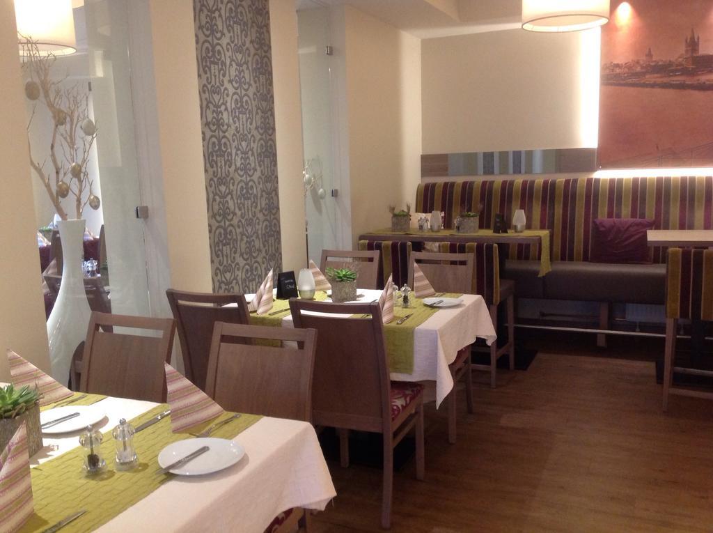Hotel Restaurant Haus Odendahl Кёльн Экстерьер фото